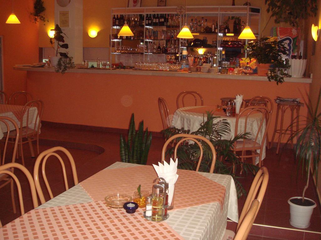 Family Hotel Central Кранево Экстерьер фото