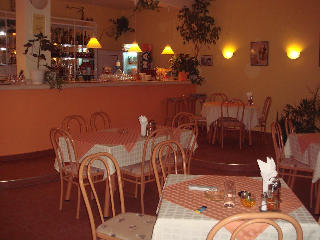 Family Hotel Central Кранево Экстерьер фото